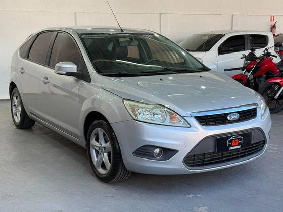 FORD FOCUS 2.0 GHIA 16V GASOLINA 4P AUTOMÁTICO FORD FOCUS 2.0 GHIA 16V GASOLINA 4P AUTOMÁTICO